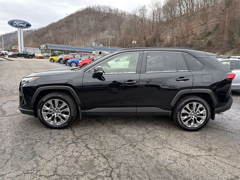 Used 2023 Toyota RAV4 XLE Premium image 8