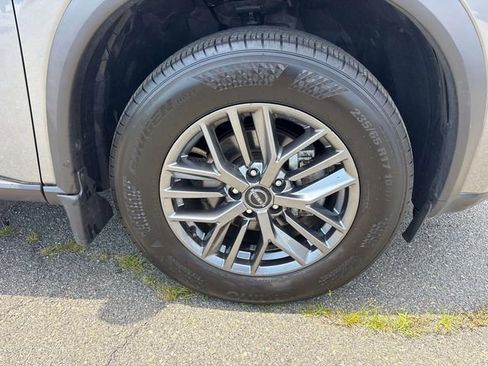 Used 2023 Nissan Rogue S image 31