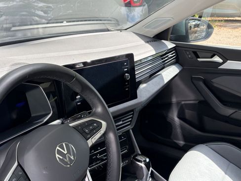 Used 2025 Volkswagen Jetta SE FWD image 35