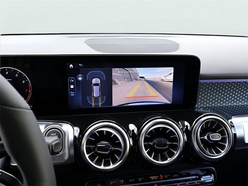 New 2025 Mercedes-Benz GLB 250 4MATIC image 24