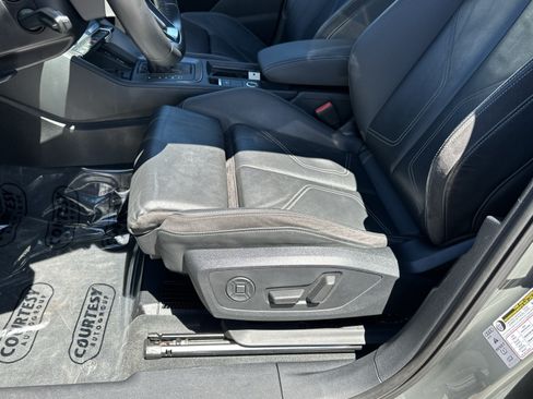 Used 2019 Audi Q3 2.0T Premium Plus w/ Premium Plus Package AWD/4WD image 19