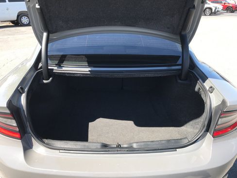 Used 2018 Dodge Charger SXT RWD image 6