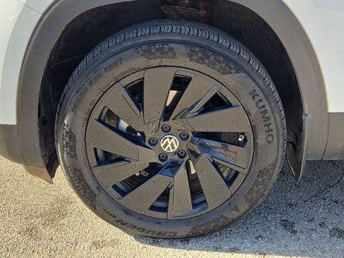 Used 2024 Volkswagen Atlas SE FWD image 11