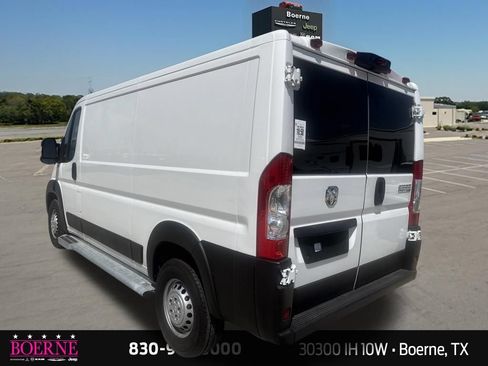 Used 2025 RAM ProMaster 2500 w/ U-Haul Equipment Group FWD image 9