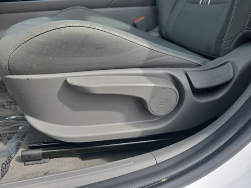 Used 2025 Hyundai Elantra SEL image 29