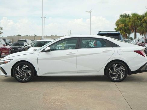 Used 2024 Hyundai Elantra Limited FWD image 3