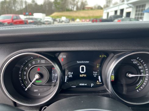 Used 2023 Jeep Wrangler Sahara w/ Cold Weather Group AWD/4WD image 25