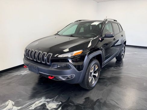 Used 2018 Jeep Cherokee Trailhawk w/ Comfort & Convenience Group AWD/4WD image 4