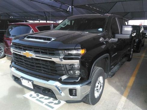 Used 2025 Chevrolet Silverado 2500 LT w/ Convenience Package image 9