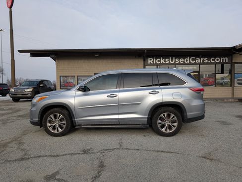 Used 2014 Toyota Highlander XLE image 11