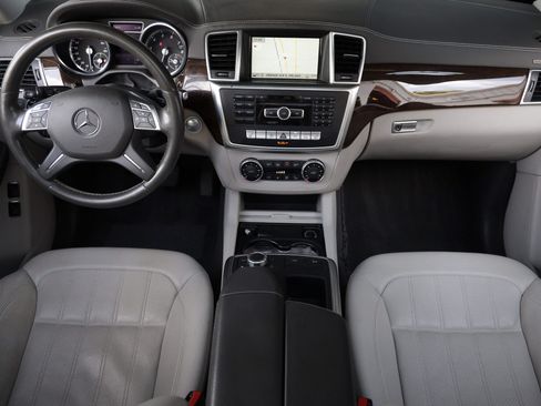 Used 2015 Mercedes-Benz GL 450 4MATIC image 24