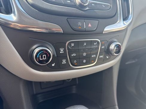 Used 2022 Chevrolet Equinox LT image 19
