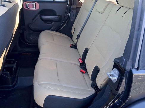 Used 2018 Jeep Wrangler Unlimited Sport S image 12