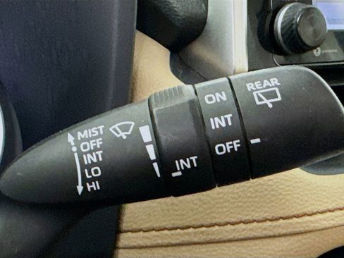 Used 2019 Toyota RAV4 Limited w/ Advanced Technology Package image 13