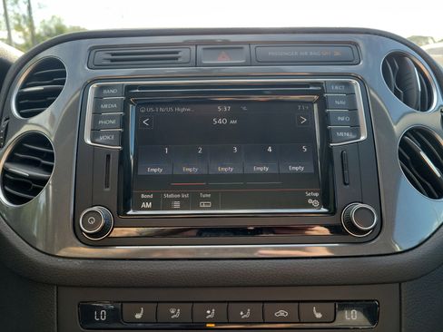 Used 2017 Volkswagen Tiguan SEL image 35