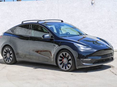 Used 2022 Tesla Model Y Performance AWD/4WD image 3
