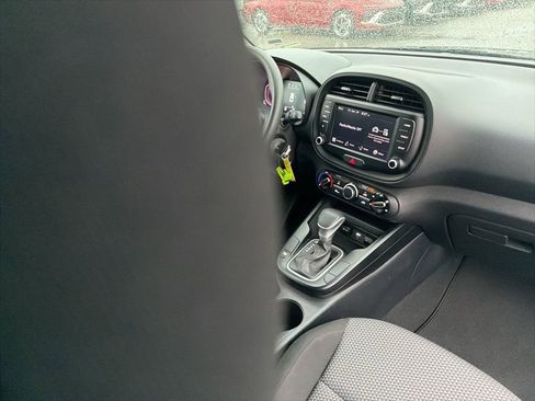 Used 2024 Kia Soul LX w/ Option Group 015 FWD image 27