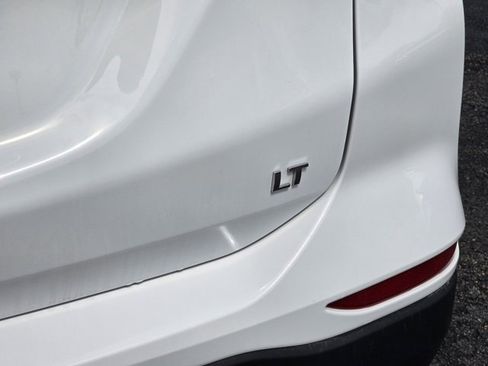 Used 2023 Chevrolet Equinox LT image 12