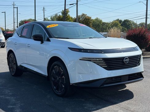 Certified 2025 Nissan Murano Platinum w/ Cargo Package image 3