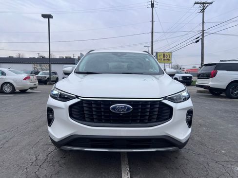 Used 2023 Ford Escape Platinum AWD/4WD image 3