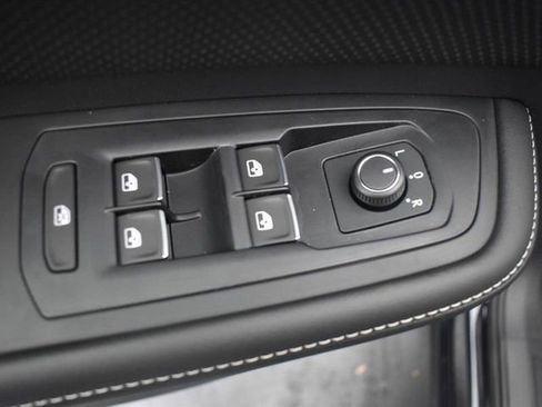 Used 2025 Volkswagen Atlas SE image 10