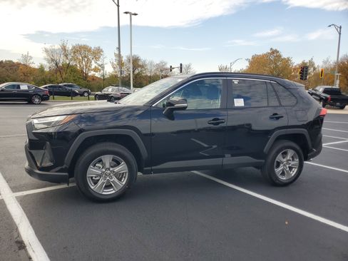 Used 2025 Toyota RAV4 XLE image 3