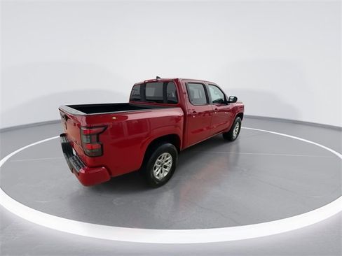 Used 2024 Nissan Frontier SV image 8