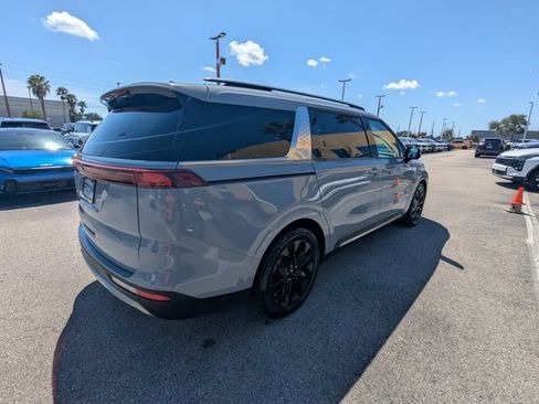 Certified 2024 Kia Carnival SX Prestige FWD image 6
