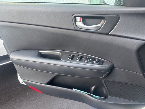 Used 2018 Kia Optima LX image 9