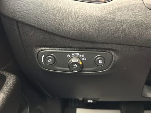 Used 2024 Chevrolet Equinox Premier image 23