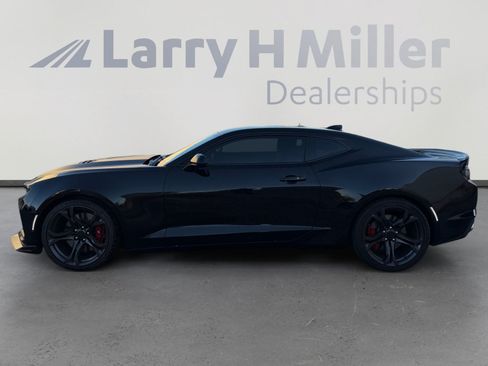 Used 2019 Chevrolet Camaro SS RWD image 2