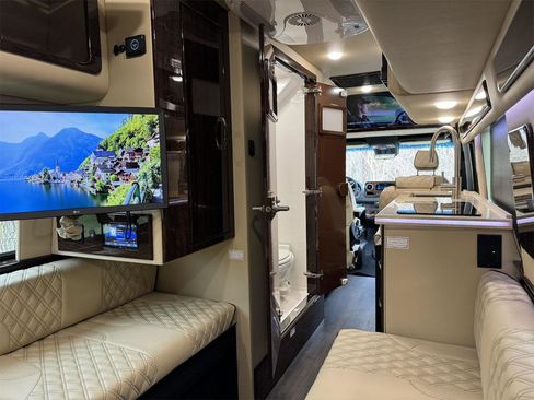 Used 2023 Mercedes-Benz Sprinter 3500 image 2