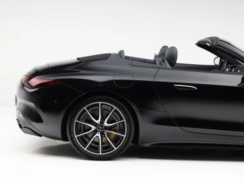 Used 2022 Mercedes-Benz SL 63 AMG 4MATIC w/ AMG Aerodynamic Package image 37