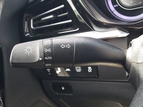 Used 2022 Kia Niro LXS FWD image 28