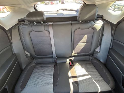 Used 2025 Chevrolet Trax LT w/ LT Convenience Package FWD image 36
