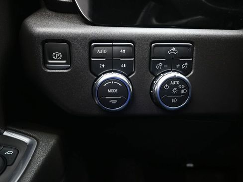 Used 2025 GMC Sierra 1500 Elevation w/ X31 Off-Road Package AWD/4WD image 17