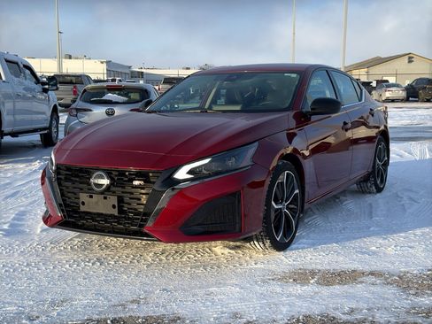 Certified 2024 Nissan Altima 2.5 SR w/ SR Premium Package image 2