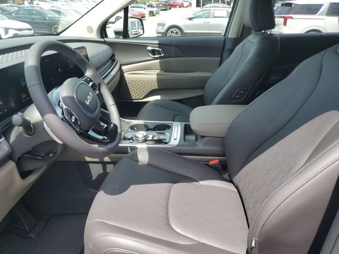 New 2026 Kia Carnival EX image 19