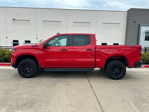 Used 2024 Chevrolet Silverado 1500 Custom Trail Boss w/ Dark Appearance Package AWD/4WD image 5
