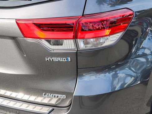 Used 2019 Toyota Highlander Limited Platinum image 10