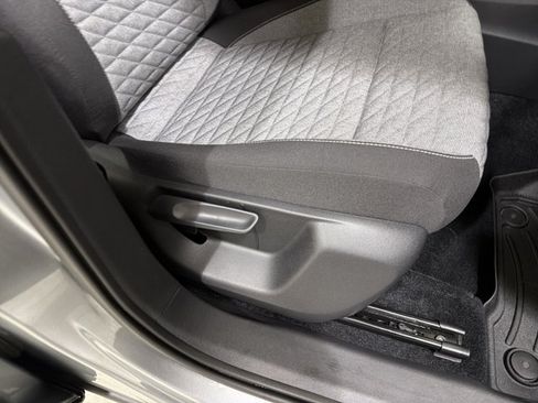 Used 2025 Volkswagen Tiguan S AWD/4WD image 37