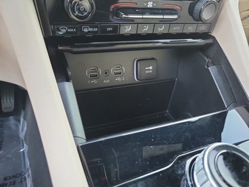 Certified 2025 Jeep Grand Cherokee L Limited w/ Black Appearance Package AWD/4WD image 20