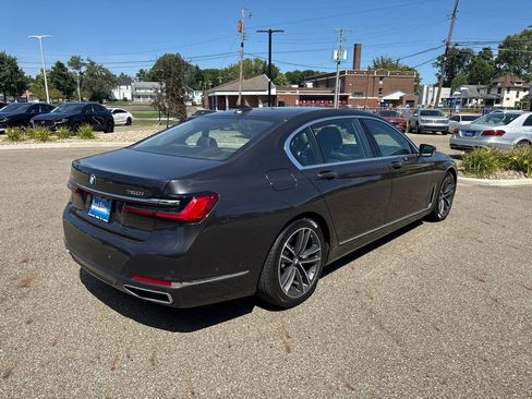 Used 2021 BMW 750i xDrive w/ Autobahn Package AWD/4WD image 6