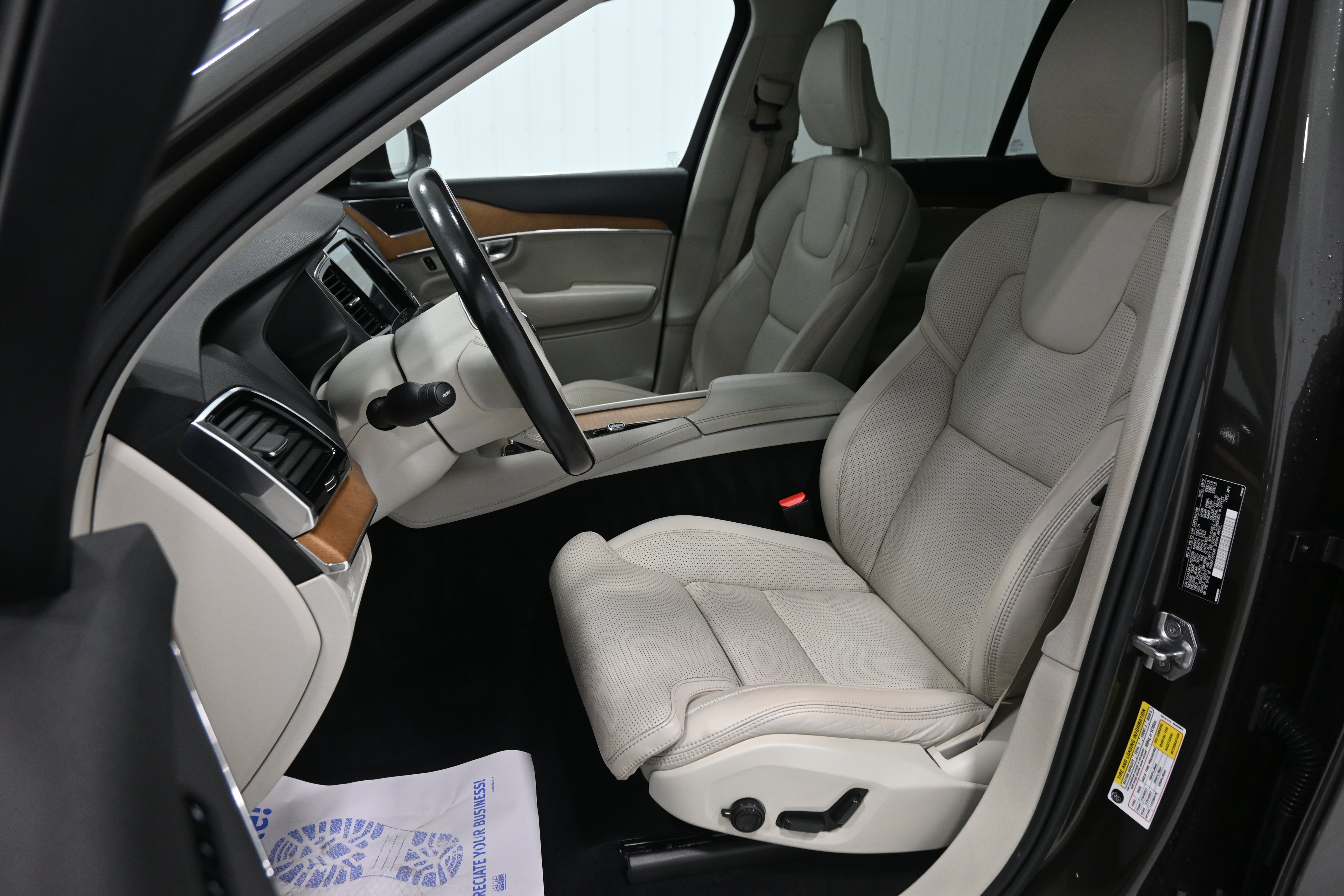Used 2018 Volvo XC90 T6 Inscription w/ Convenience Package AWD/4WD image 6
