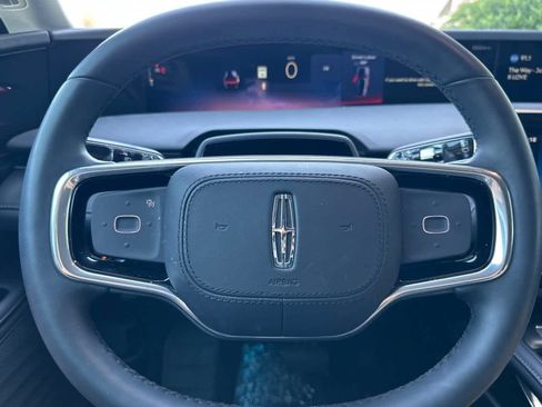 Used 2026 Lincoln Nautilus Premier AWD/4WD image 23