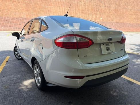 Used 2014 Ford Fiesta SE FWD image 4