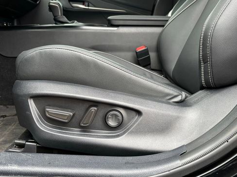 Used 2025 Toyota Camry SE image 7