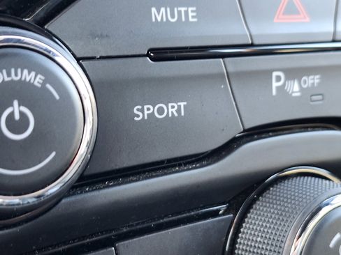 Used 2023 Chrysler 300 S image 32