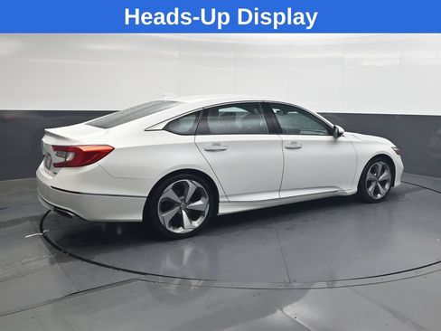 Used 2018 Honda Accord Touring image 4