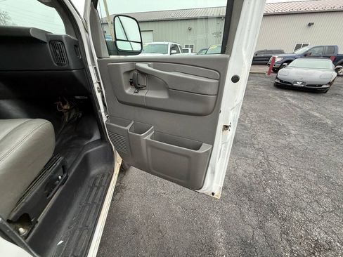 Used 2014 Chevrolet Express 2500 RWD image 19